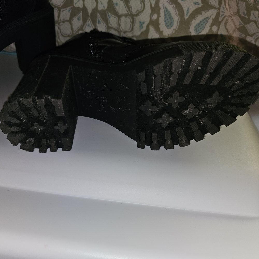 Black Women's Lace-Up Ankle Boots - Picture 8 of 8